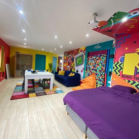 Capsule 90'S - Balneo - Sauna - Flipper - Billard - Netflix - Nintendo Switch & Jeux - Mons Exterior photo