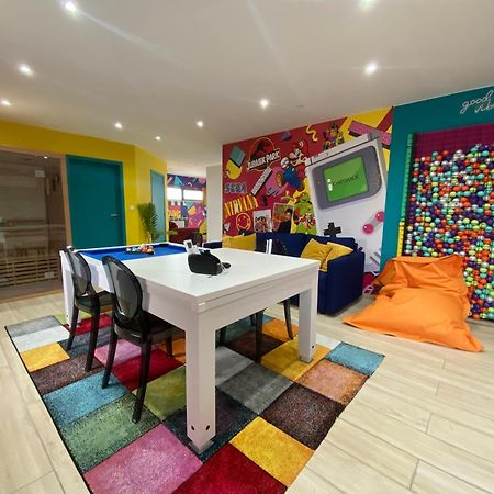 Capsule 90'S - Balneo - Sauna - Flipper - Billard - Netflix - Nintendo Switch & Jeux - Mons Exterior photo