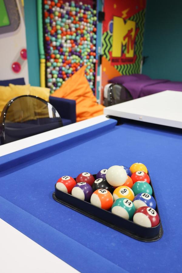 Capsule 90'S - Balneo - Sauna - Flipper - Billard - Netflix - Nintendo Switch & Jeux - Mons Exterior photo