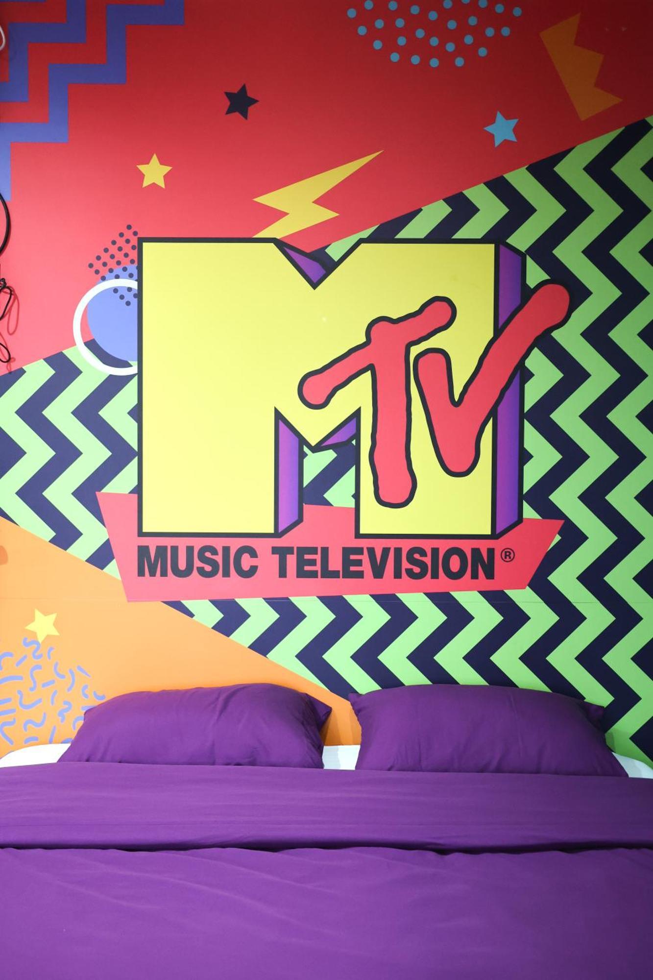 Capsule 90'S - Balneo - Sauna - Flipper - Billard - Netflix - Nintendo Switch & Jeux - Mons Exterior photo