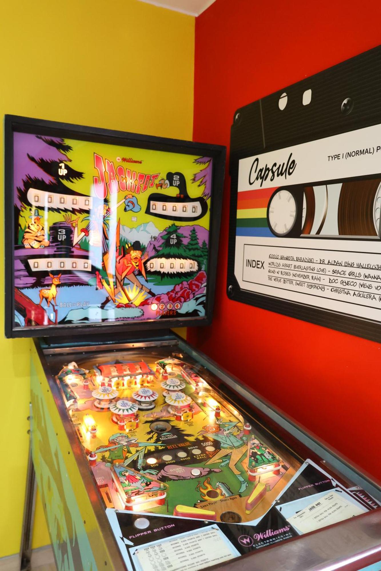 Capsule 90'S - Balneo - Sauna - Flipper - Billard - Netflix - Nintendo Switch & Jeux - Mons Exterior photo